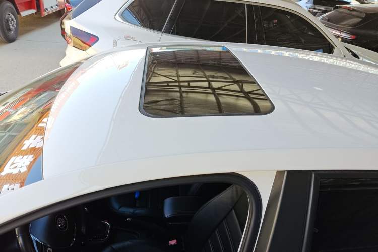 Used Volkswagen Polo 2016 1.6L Automatic Comfort Model Roof