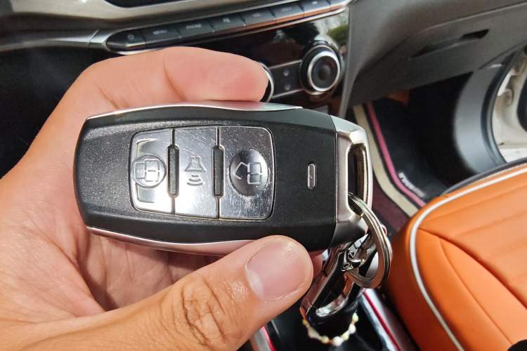 Used Haval H2 2016 Red Label 1.5T Manual Two-Wheel Drive Urban Edition
