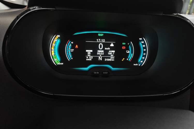 Used Chery Little Ant 2022 Sweet Pink Edition Half-Sugar Version Lithium Iron Phosphate 29.2 kWh 30 kW 301 km