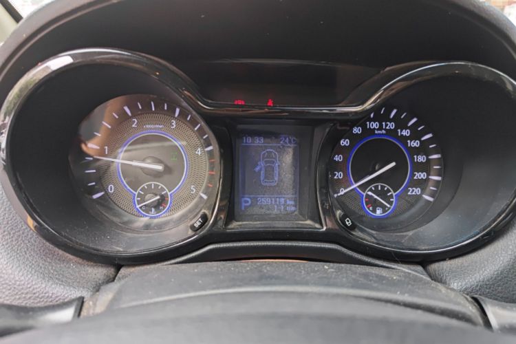 Used JMC Yusheng S350 2013 2.4T Automatic 4x4 Diesel Ultra-Luxury 5-Seater Instrument Cluster