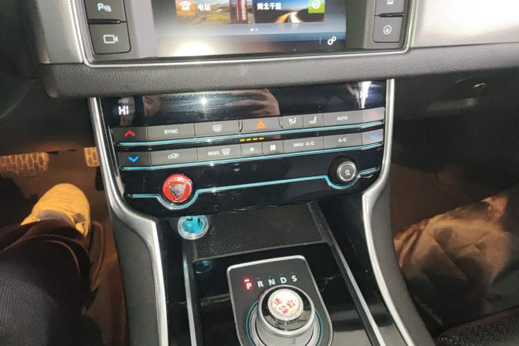 Used Jaguar XF 2016 XF 2.0T Two-Wheel-Drive Luxury Edition
