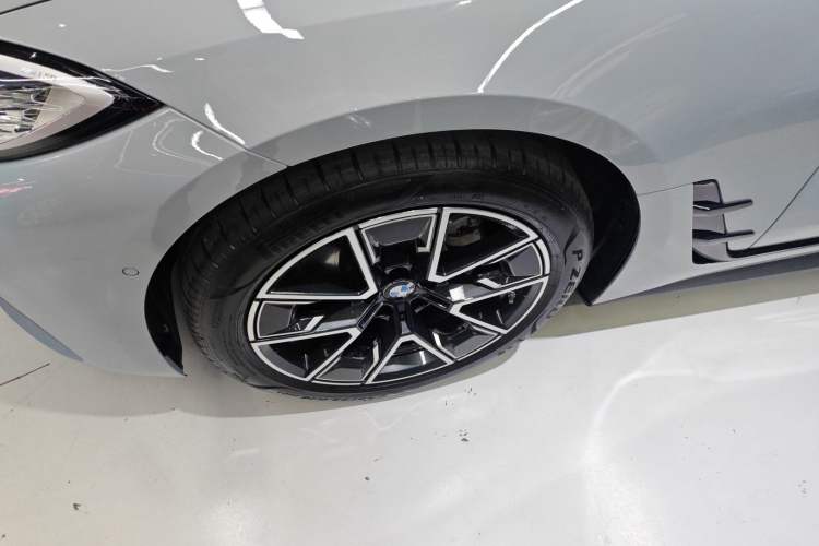 Used BMW 4 Series 2023 425i Gran Coupe M Sport Package Left Front Wheel Hub