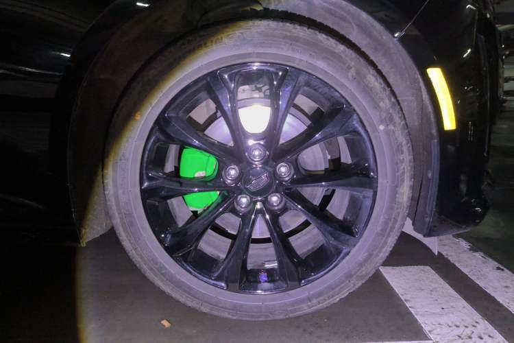 Used Cadillac CT5 2023 28T Luxury Edition (Standard Version) Right Front Wheel Hub