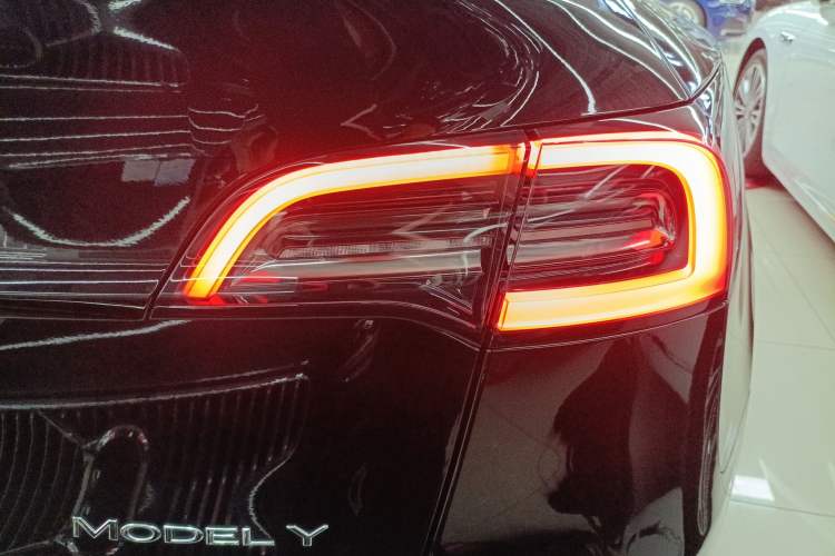 Used Tesla Model Y 2023 Long-Range All-Wheel-Drive Version Exterior 3