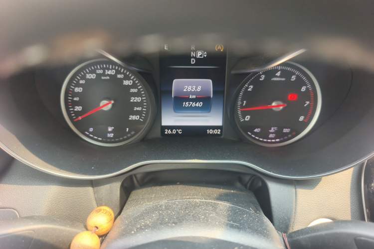 Used Mercedes-Benz C-Class 2016 C 200 L Odometer Close Up