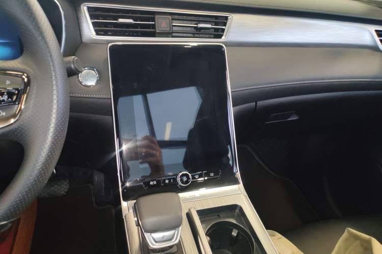 Used Roewe RX5 2023 PLUS 330TGI Automatic Trendsetting Smart Edition