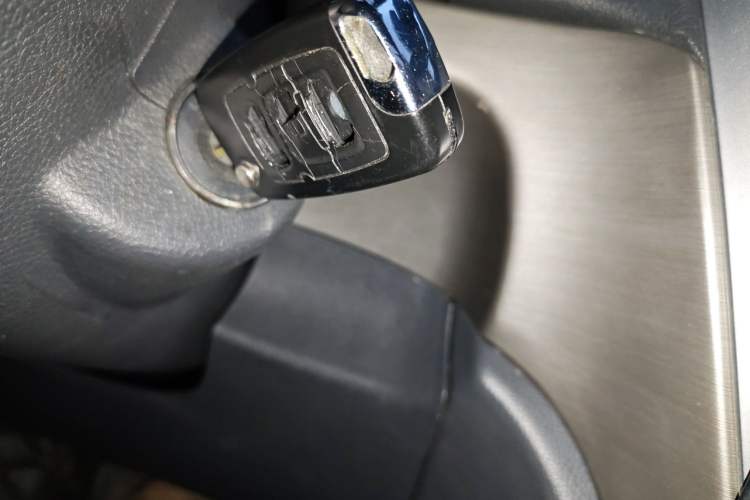 Used Geely Auto GX7 2013 1.8L Manual Elite Model
