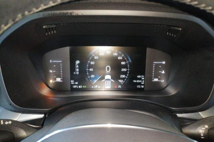 Used Volvo XC60 2021 T5 4x4 Smart Luxury Edition Instrument Cluster