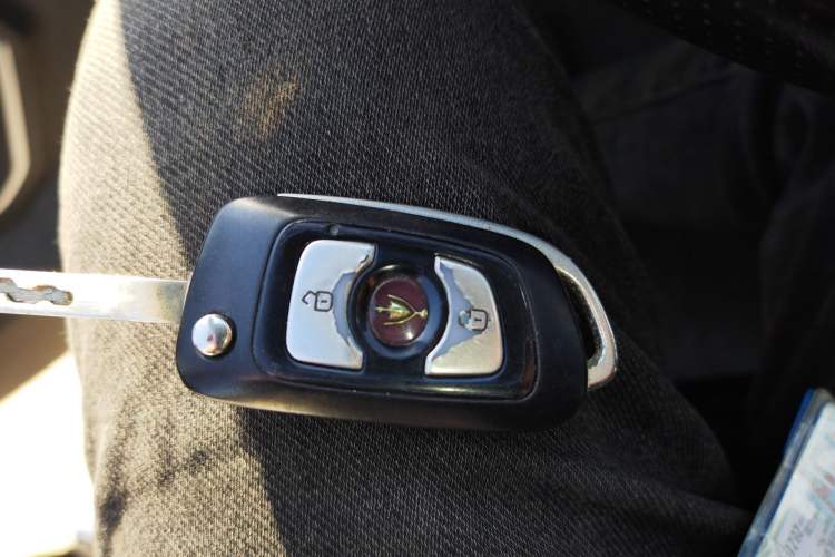 Used Jinbei Hiace King 2021 2.0L City Transport King Series Express Model Standard Top 6-Seater 1TZS
