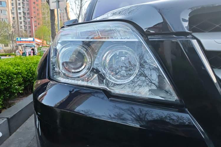 Used Mercedes-Benz GLK-Class 2011 GLK 300 4MATIC Fashion Model Right Front Headlight