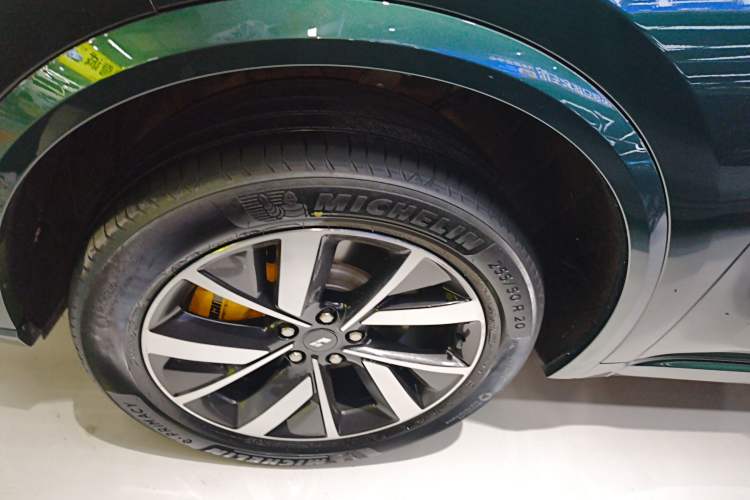 Used Li Auto L8 2023 Pro Model Left Front Wheel Hub