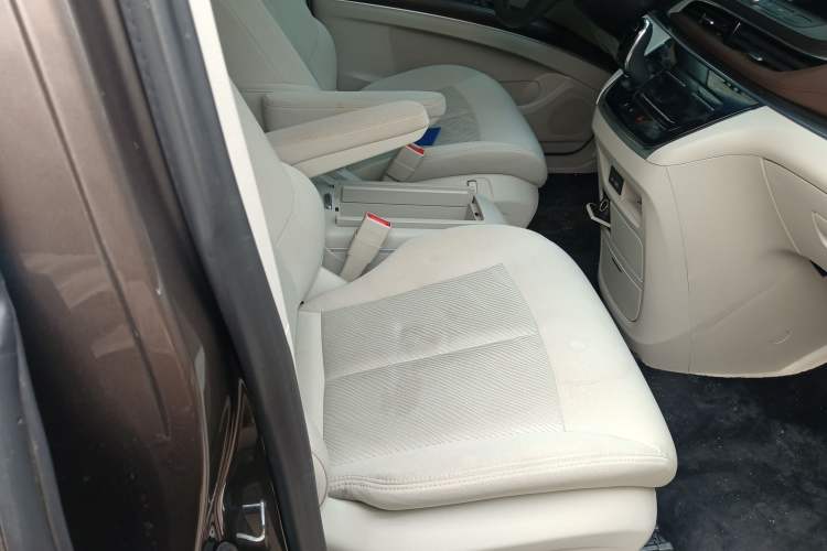 Used Buick GL8 2023 Land Executive Class Smart Enjoyment Model
