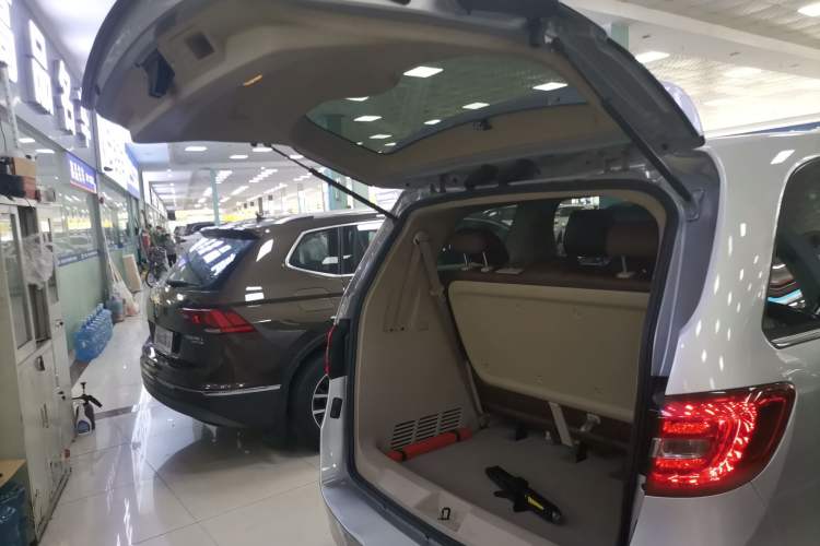 Used Buick GL8 2018 28T Comfort Model China VI Standard Trunk