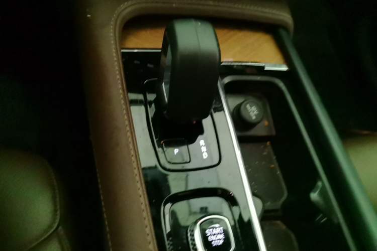 Used Volvo XC90 2023 B5 SmartDrive Luxury Edition 7 Seats Gear Lever