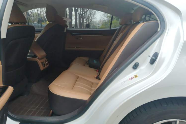 Used Lexus ES 2015 300h Comfort Edition