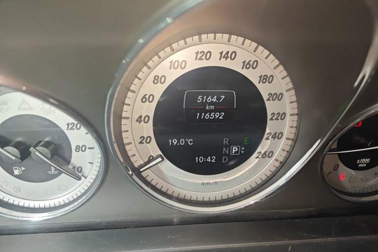 Used Mercedes-Benz GLK-Class 2015 GLK 300 4MATIC Fashion Edition Ultimate Version Odometer Close Up