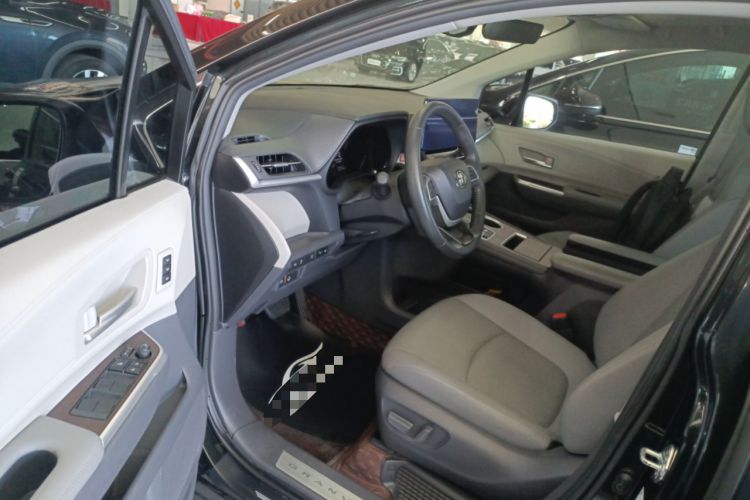 Used Toyota Granvia 2023 2.5L Hybrid Prestige PLUS Edition Driver Seat