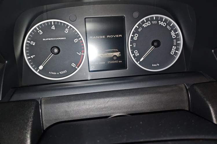 Used Land Rover Range Sport 2012 5.0 SC V8 HSE Odometer Close Up