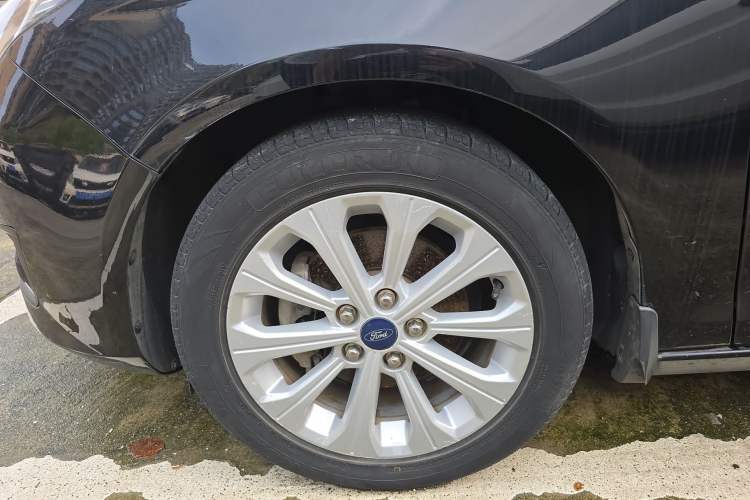 Used Ford Escort 2015 1.5L Automatic Fashion Model Left Front Wheel Hub