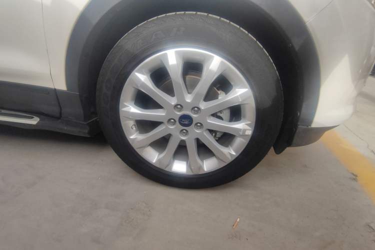 Used Ford Kuga 2016 ZhiXing Limited Edition 1.5L GTDi Two-Wheel Drive Fashion Model Right Front Wheel Hub