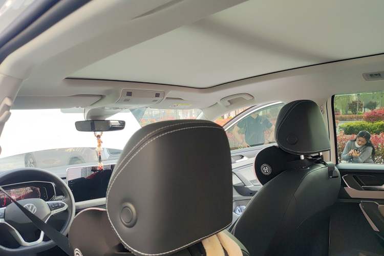 Used Volkswagen Tayron 2023 280TSI Two-Wheel-Drive Luxury Plus Advanced Version Headliner