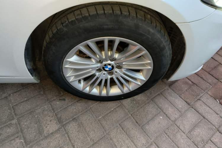 Used BMW 5 Series 2014 525Li Leading Model
