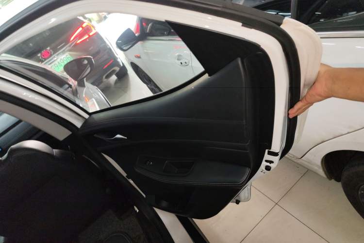 Used BYD Yuan New Energy 2019 EV360 Smart Connect Enjoyment Model
