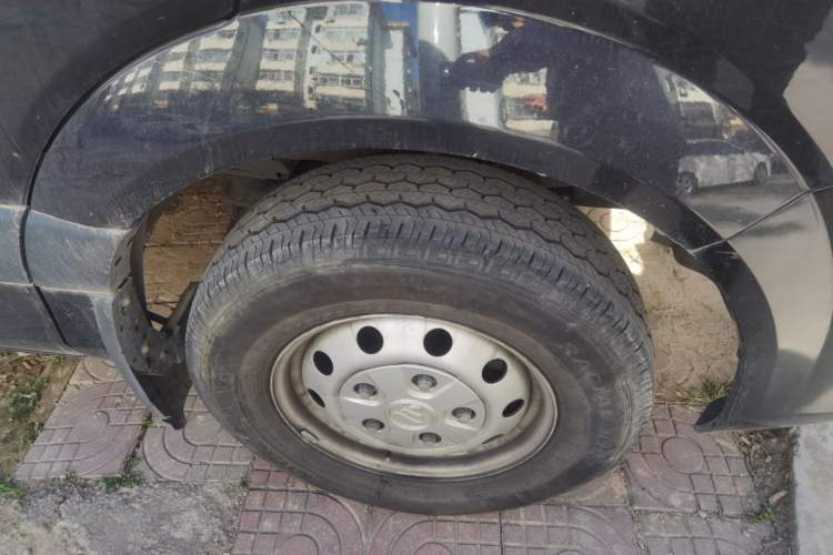 Used Foton Toano 2023 Joy Elephant Multi-Function 2.0T Manual Long-Wheelbase Mid-Roof Model with Single Rear Tire Available in 5/6/7/9-Seater Configurations