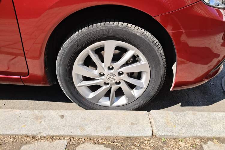 Used Nissan Tiida 2016 1.6L CVT Cool Dynamic Edition Right Front Wheel Hub