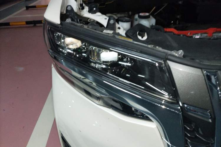 Used Toyota Alphard 2021 Dual-Engine 2.5L Luxury Edition Right Front Headlight