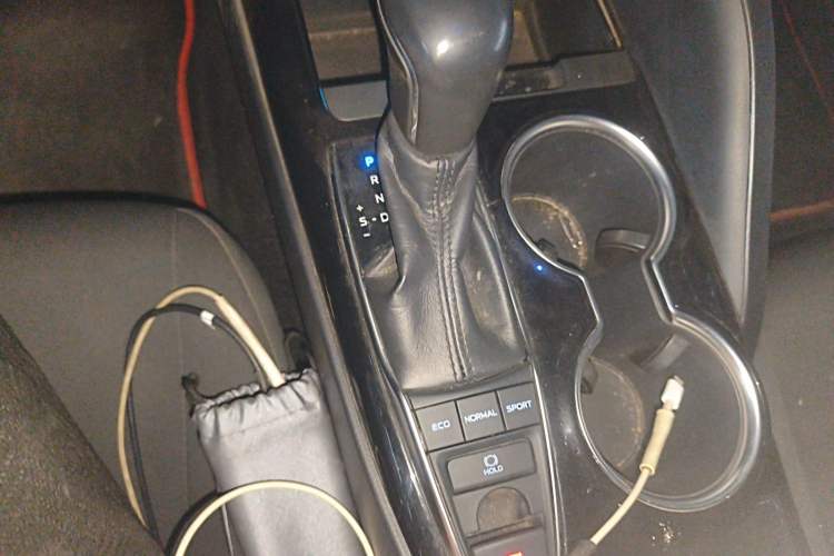 Used Toyota Camry 2018 2.0S FENGSHANG Edition Gear Lever