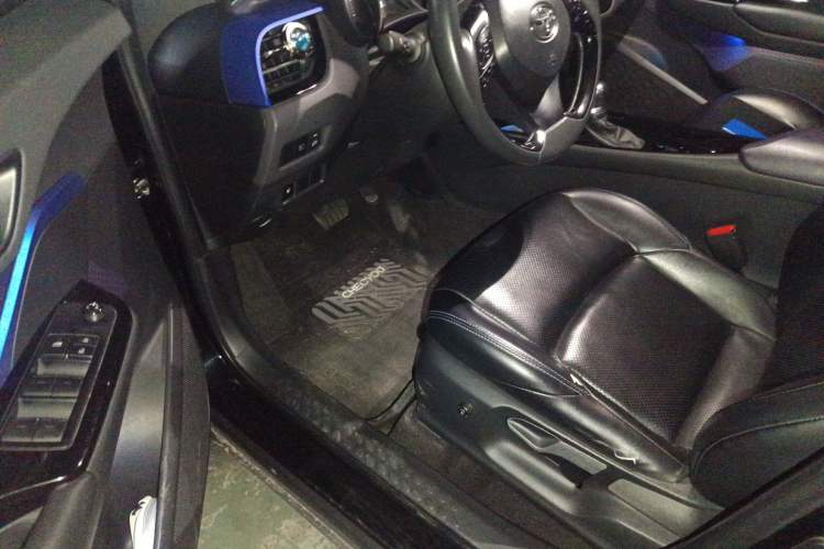 Used Toyota C-HR 2018 2.0L Luxury Sunroof Version China VI Standard