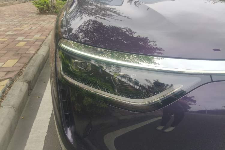 Used Hima AITO M8 2025 Extended-Range Max Version 37 kWh 5-Seater Right Front Headlight