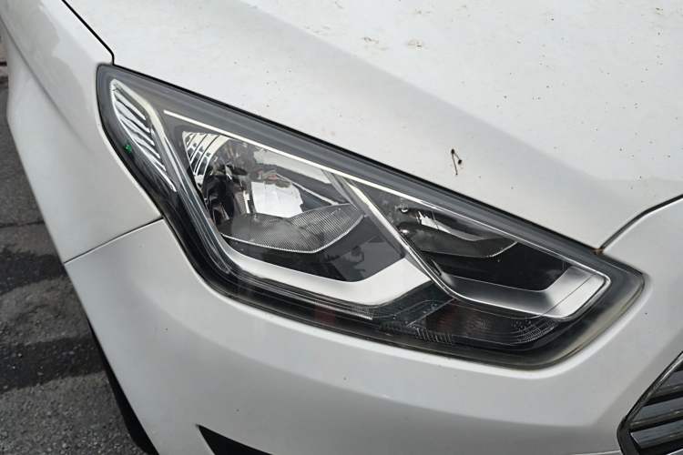 Used Ford Escort 2017 Happiness Edition 1.5L Automatic Fashion Version Right Front Headlight