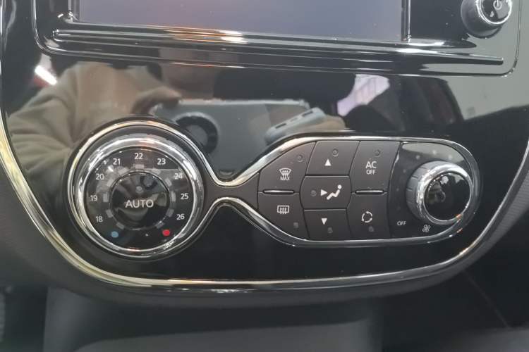 Used Renault Captur 2015 1.2T Automatic Luxury First Edition
