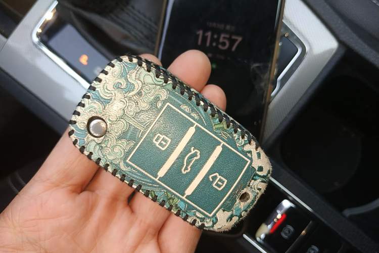 Used Roewe RX5 2016 20T Two-Wheel Drive Automatic Internet Smart Edition
