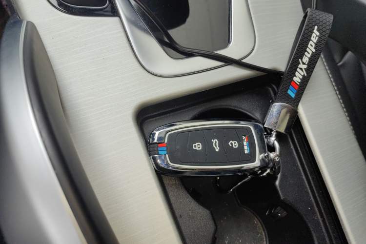 Used Geely Auto Emgrand X7 Sport 2020 1.8TD DCT Two-Wheel Drive Smart Connect 4G-Enabled Version
