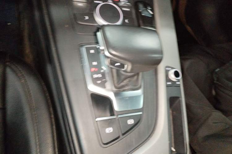 Used Audi A4L 2018 30th Anniversary Edition 40 TFSI Trendy Model Gear Lever