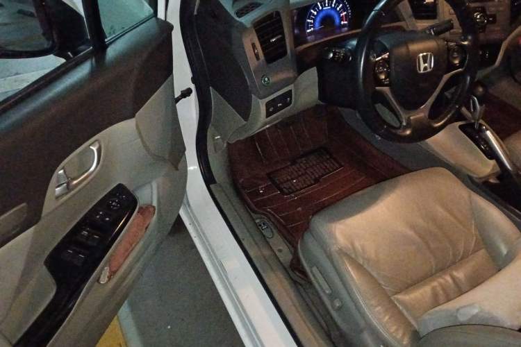 Used Honda Civic 2013 10th Anniversary 1.8L Automatic Luxury Edition Driver Seat