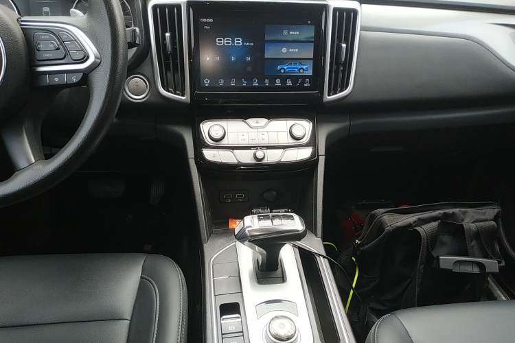 Used Great Wall Poer 2019 2.0T Commercial Version Automatic Gasoline Two-Wheel Drive Elite Trim with Long Bed – GW4C20B Audio And AC Panel