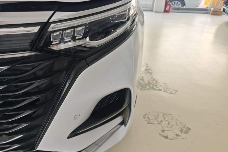 Used Roewe iMAX8 2021 400TGI Supreme Series Ultimate Edition
