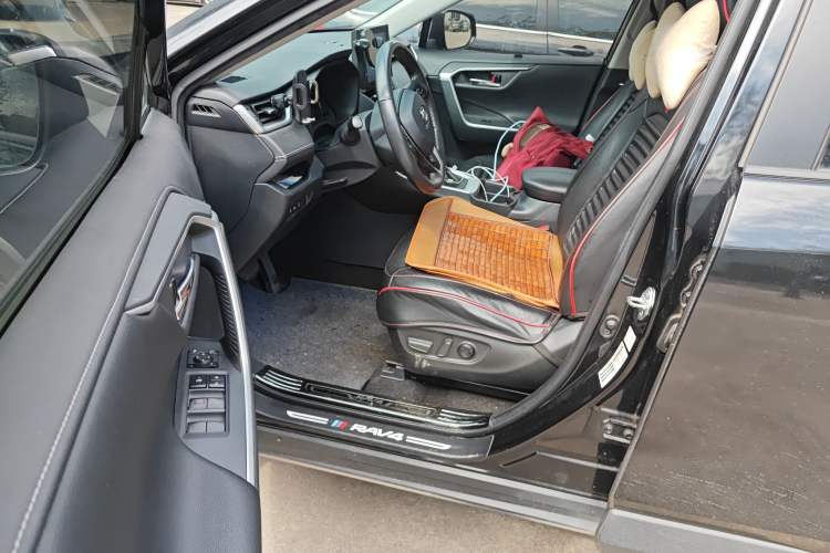 Used Toyota RAV4 2021 2.0L CVT Two-Wheel Drive Fashion Edition