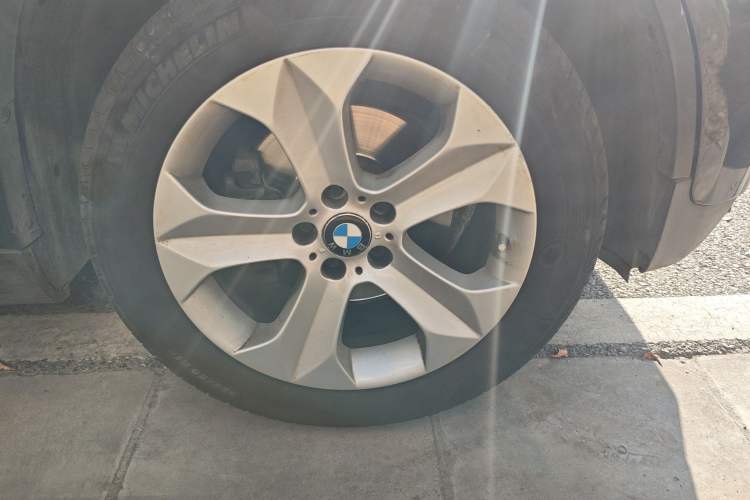 Used BMW X6 2011 xDrive35i Right Front Wheel Hub