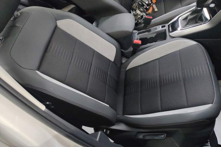 Used Volkswagen T-ROC 2022 280TSI DSG Two-Wheel Drive Elite PLUS Right Front Seat