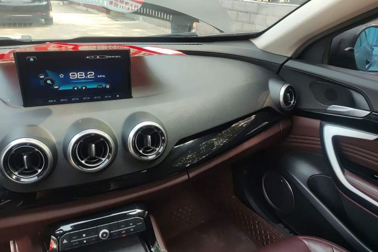 Used Wey VV7 2017 2.0T Flagship Model Audio And AC Panel