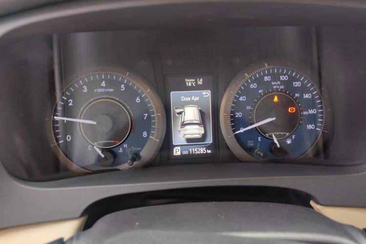 Used Toyota SIENNA 2018 3.5 Four-Wheel Drive LE Version 7 Seats – Canadian Edition Instrument Cluster