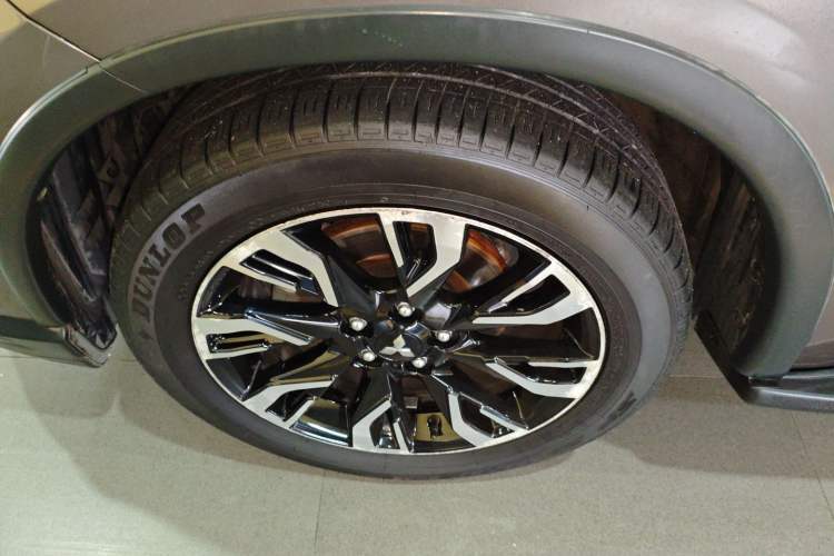 Used Mitsubishi Outlander 2019 2.4L 4x4 Zhi Xiang Edition 7 Seats China VI Standard
