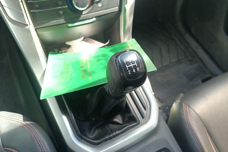 Used SAIC MAXUS T60 2017 2.4L Gasoline Manual Two-Wheel Drive High-Ride Elite Standard Van
