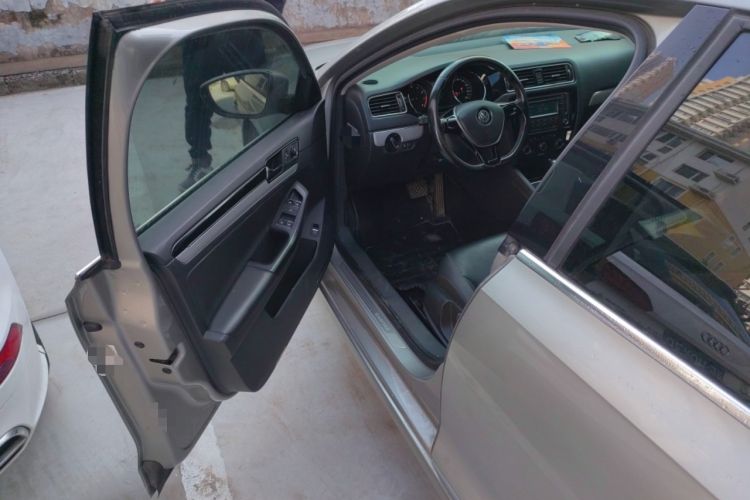 Used Volkswagen Sagitar 2015 1.6L Automatic Comfort Model
