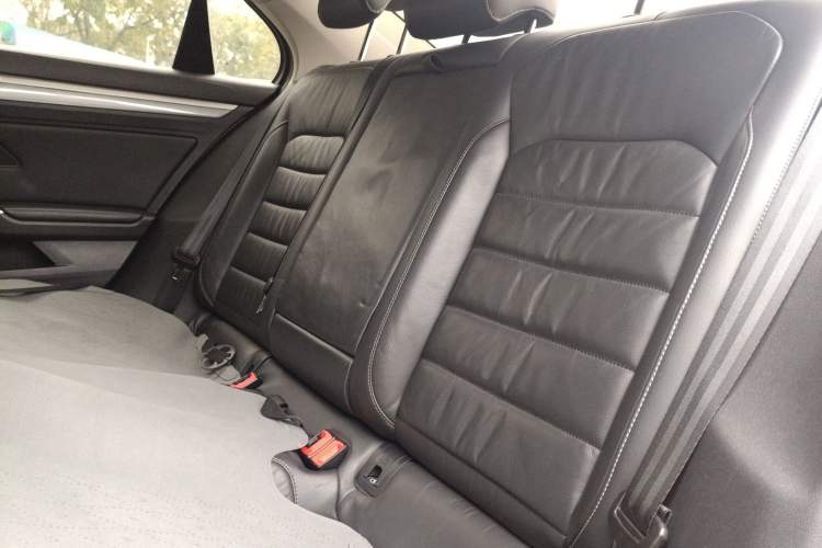 Used Volkswagen Lamando 2015 280TSI DSG Comfort Edition Left Rear Seat